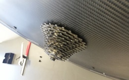 Los piñones no tienen que rozar la tapa